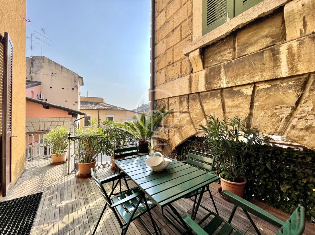 Apartment in Desenzano Centro, Desenzano del Garda, Lombardy 2 - 17931314