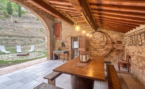 Country House in Montalcino, Tuscany, Italy 1