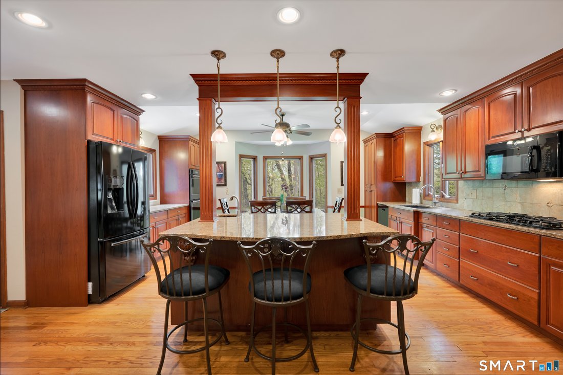 House in Monroe, Connecticut, United States 4 - 17936772