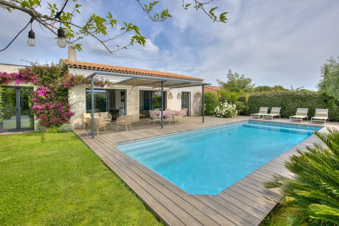 Villa in Grimaud, Provence-Alpes-Côte d'Azur, France 1 - 17929449