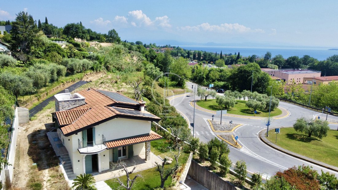 Villa in Hill Zone, Padenghe sul Garda, Lombardy 1 - 17931188