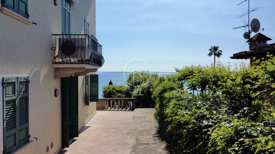 Apartment in Hill Zone, Padenghe sul Garda, Lombardy 4 - 17931132