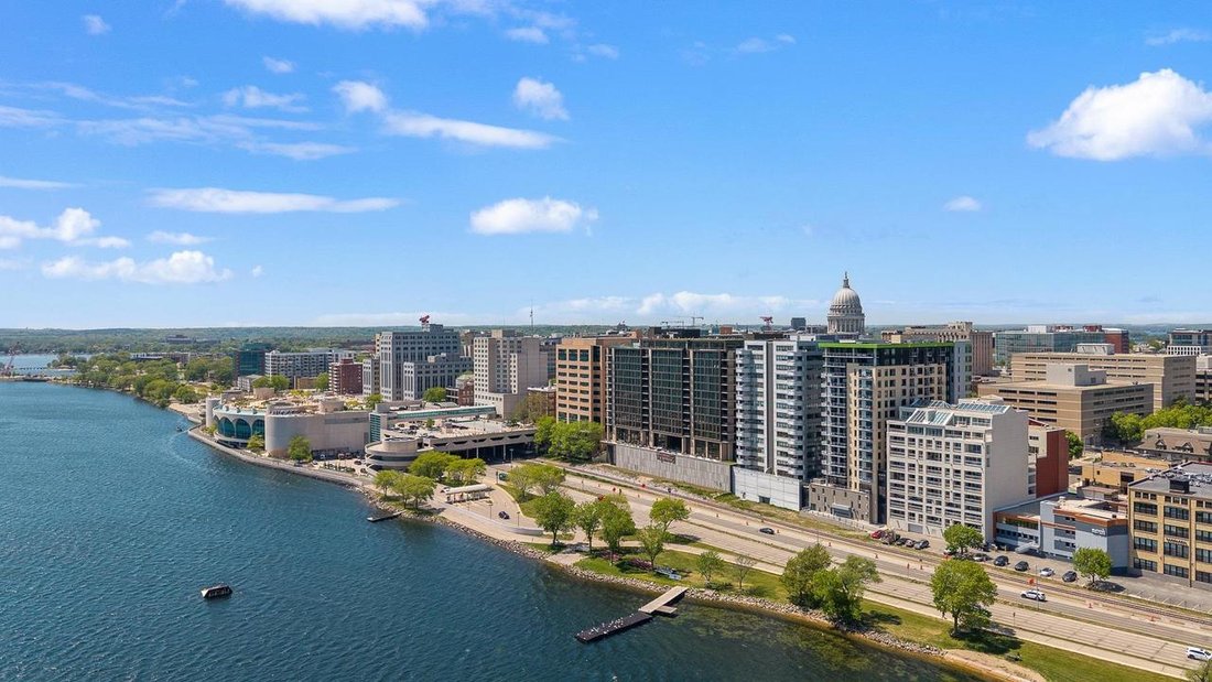 Condo in Madison, Wisconsin, United States 1 - 17940707