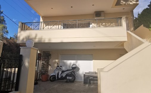 House in Dione, Pikermi, Attica 1