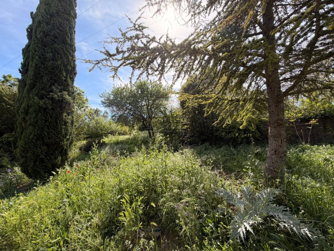 Land in Cabrières-d'Avignon, Provence-Alpes-Côte d'Azur, France 2 - 17943797