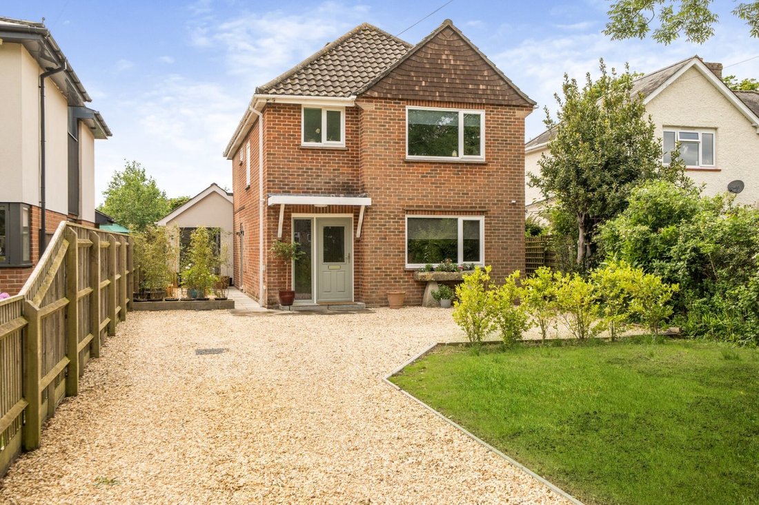 House in Lymington, England 4 - 17932776