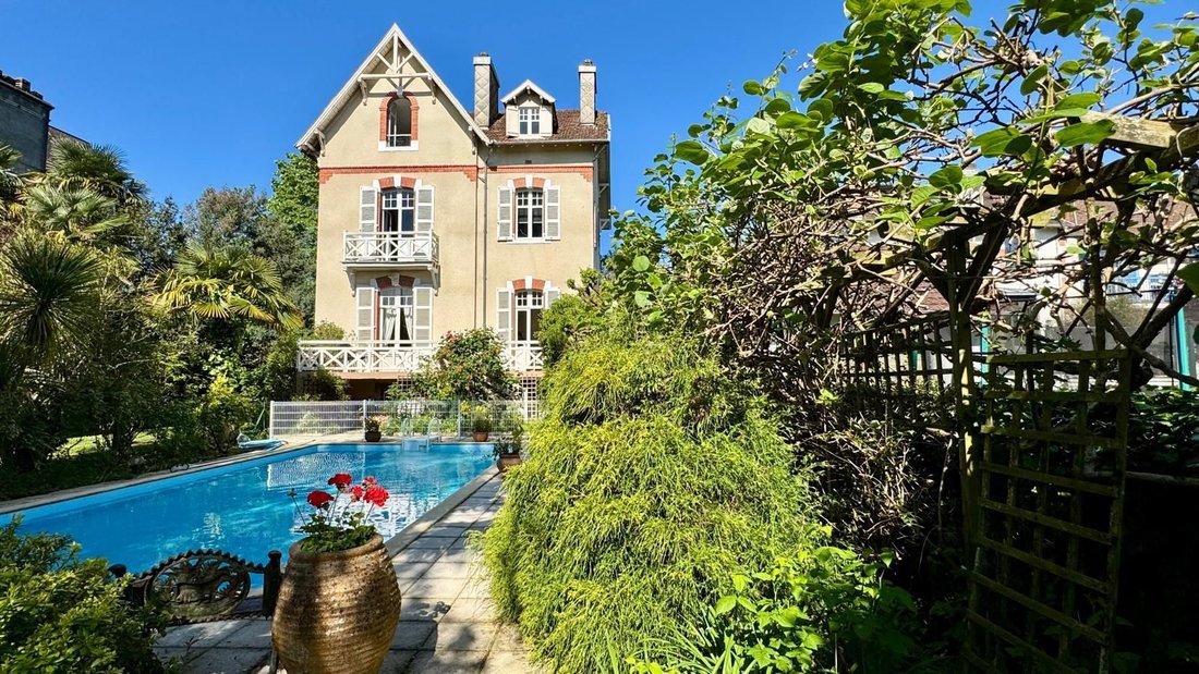 House in Pau, Nouvelle-Aquitaine, France 1 - 16296752