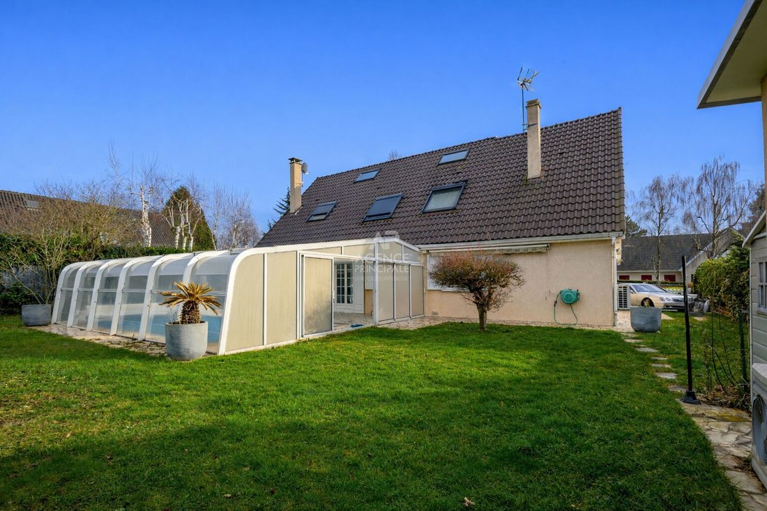 House in La Queue-en-Brie, Ile-de-France, France 2 - 17133839