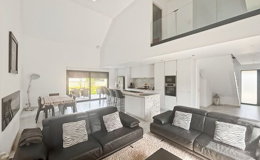 House in Montfort-l'Amaury, Ile-de-France, France 1