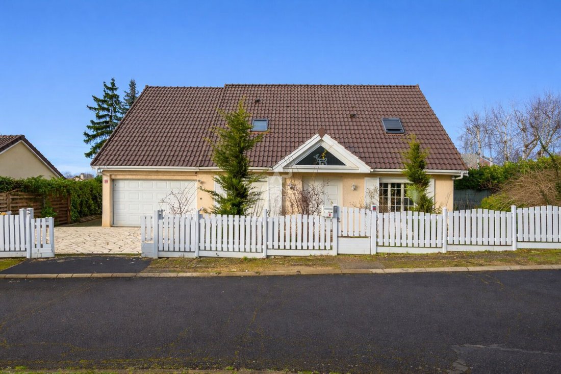 House in La Queue-en-Brie, Ile-de-France, France 1 - 17133839