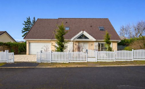 House in La Queue-en-Brie, Ile-de-France, France 1