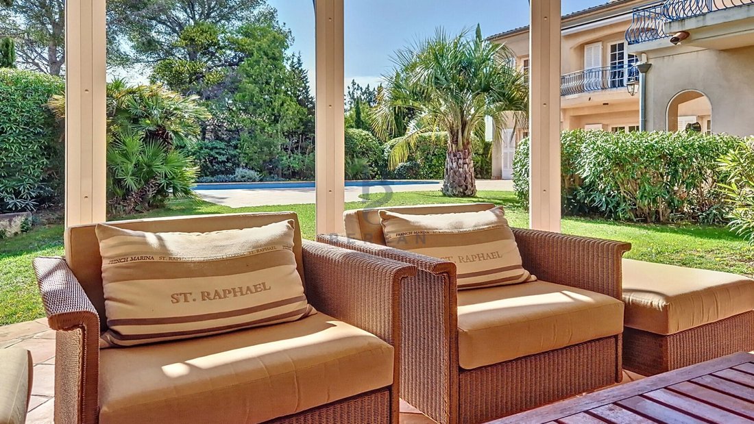 Villa in Le Dramont-Agay-Anthéor-Le Trayas, Saint-Raphaël, France 2 - 16409229