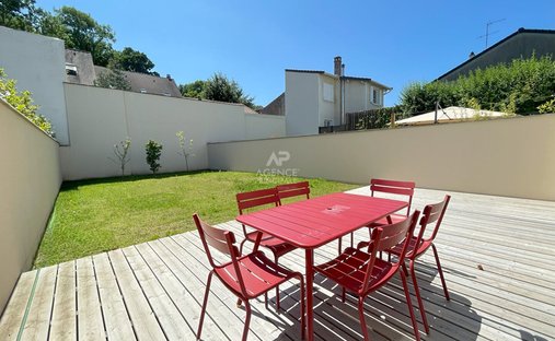 House in Forêt, Velizy-Villacoublay, France 1