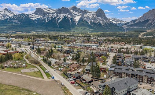 House in Canmore, Alberta, Canada 1