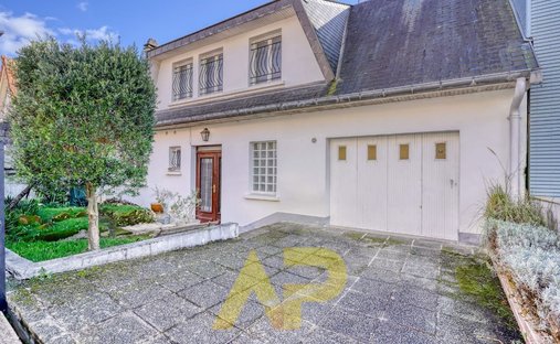 House in Anatole France, Le Plessis-Robinson, France 1