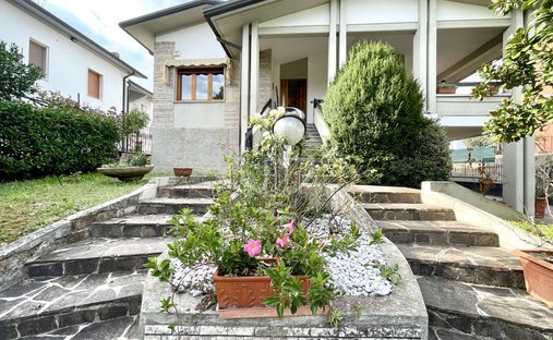 Villa in Desenzano Centro, Desenzano del Garda, Lombardy 1