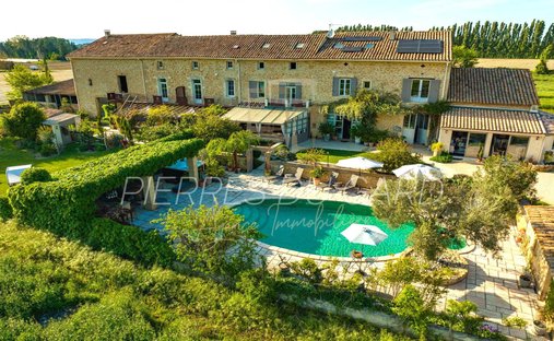 Villa in Centre Ville, Roquemaure, France 1