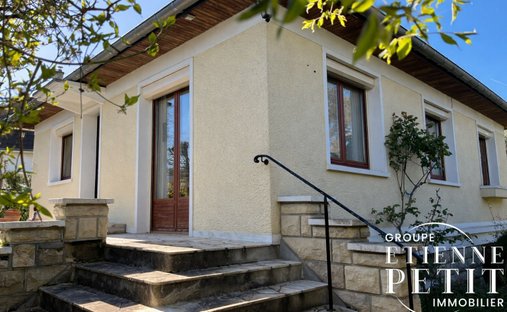 House in Forêt, Saint-Germain-en-Laye, France 1