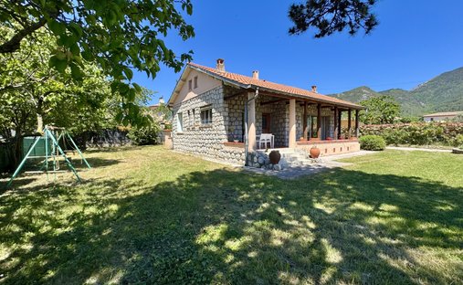 Villa in Levens, Provence-Alpes-Côte d'Azur, France 1