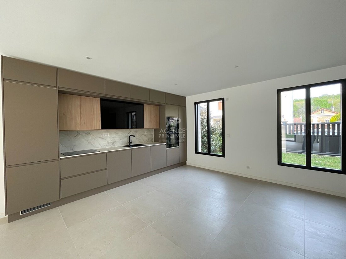 House in Forêt, Velizy-Villacoublay, France 2 - 17939468