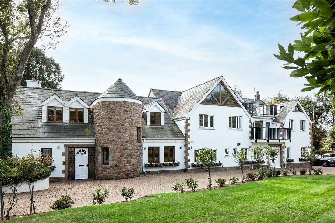 House in England 2 - 17929811