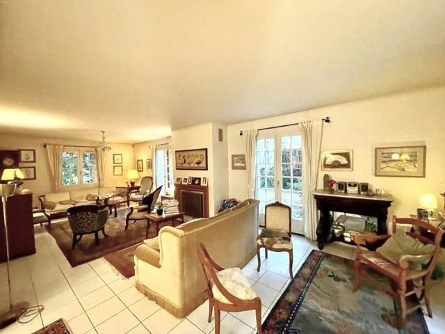 House in L'Étang-la-Ville, Ile-de-France, France 3 - 16099731