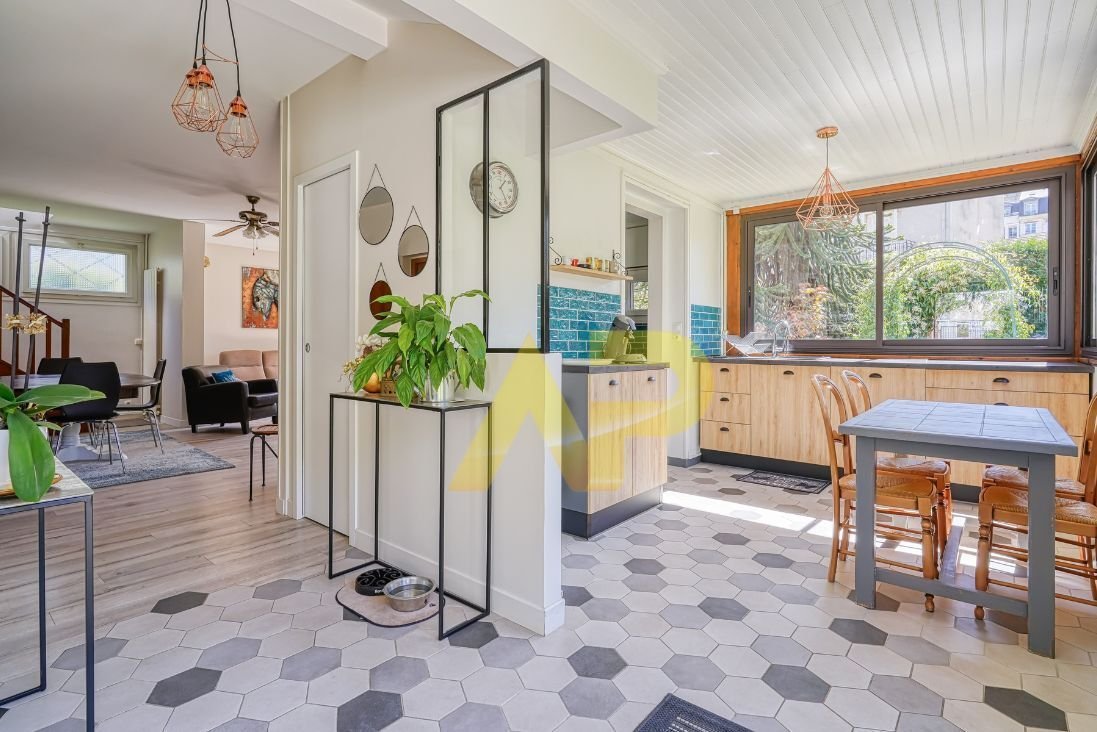 House in Anatole France, Le Plessis-Robinson, France 3 - 16066117