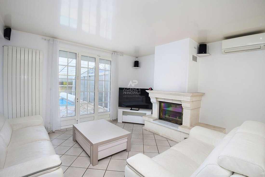 House in La Queue-en-Brie, Ile-de-France, France 3 - 17133839
