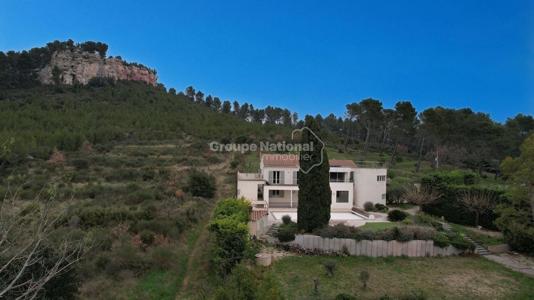 House in Orgon, Provence-Alpes-Côte d'Azur, France 1 - 17386141