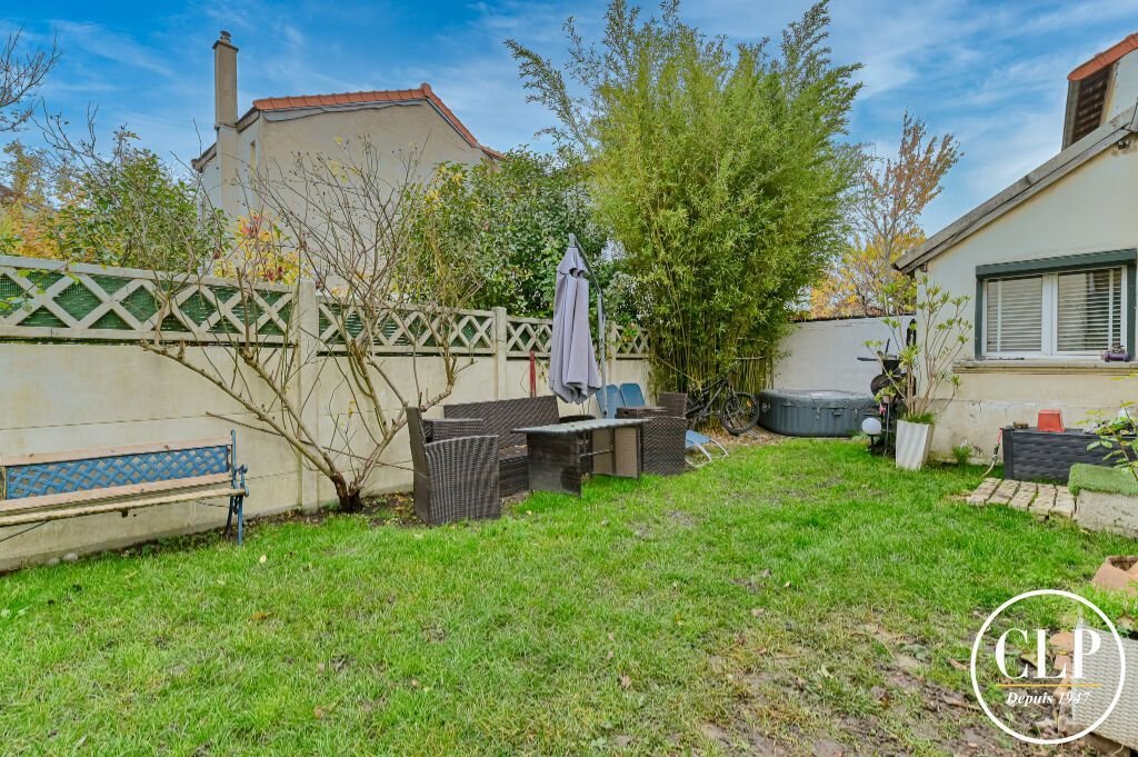 House in Fontenay-sous-Bois, Ile-de-France, France 1 - 16074236