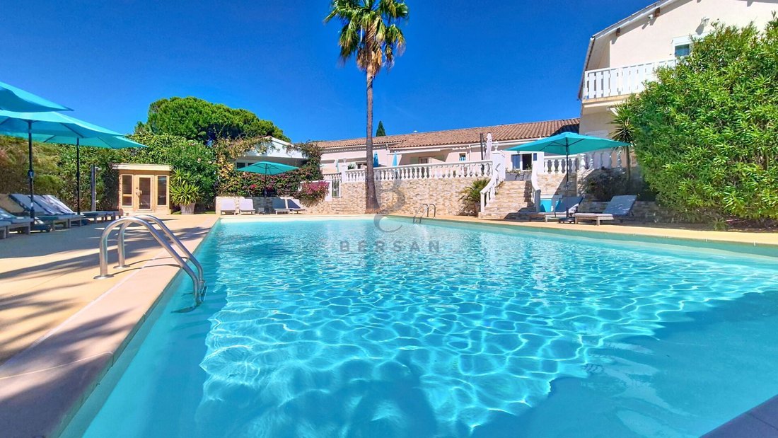 Villa in Exterieurs, Frejus, France 2 - 16409807