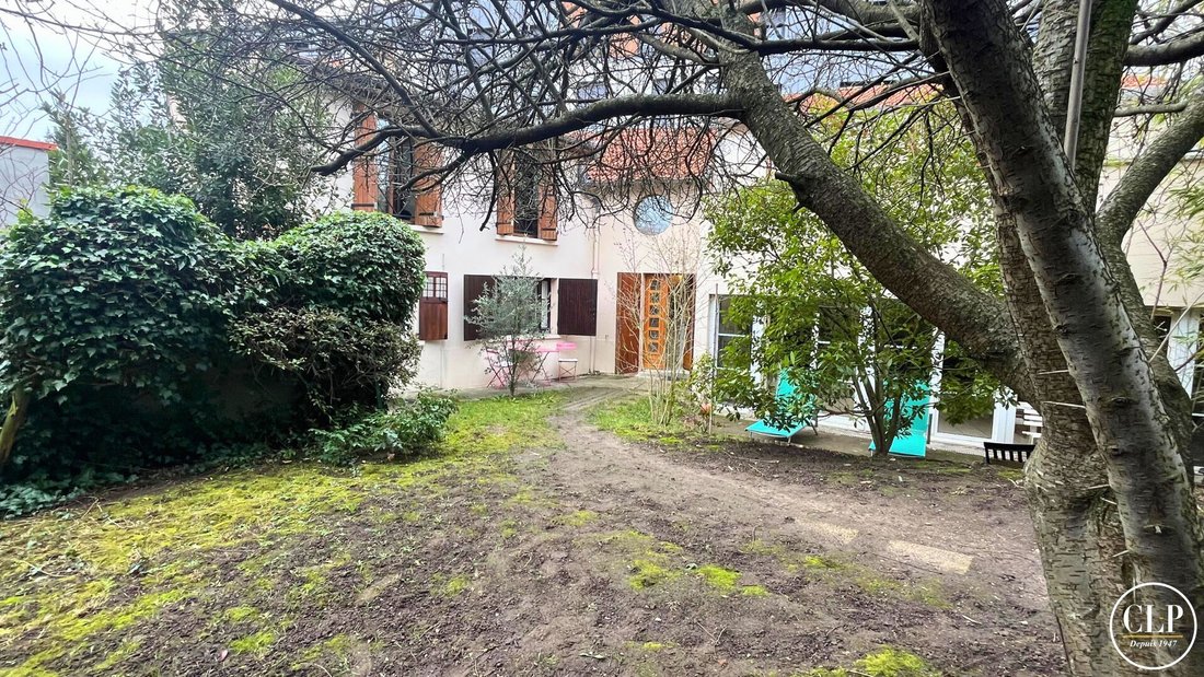 House in Arrondissement of Bobigny, Ile-de-France, France 1 - 16970564