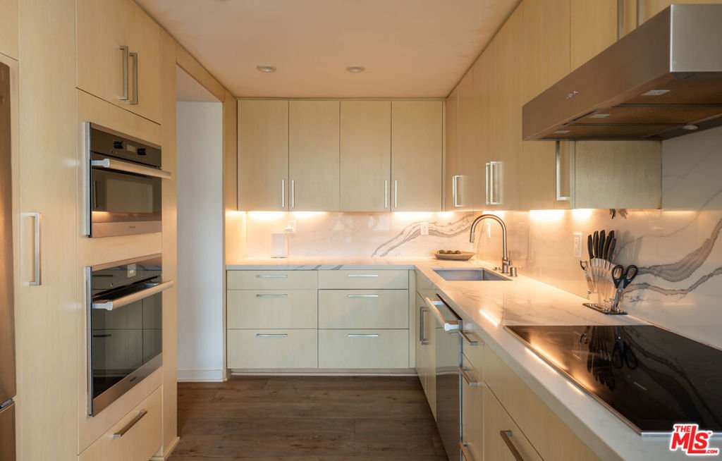 Condo in Los Angeles, California, United States 3 - 17933781