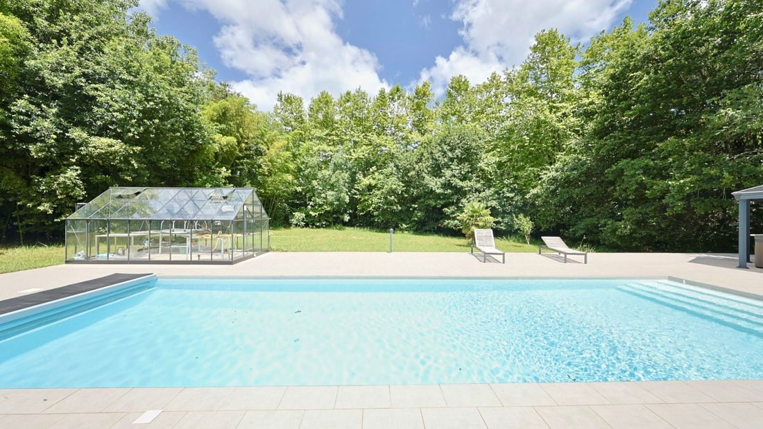 Villa in Saint-Martin-de-Hinx, Nouvelle-Aquitaine, France 1 - 15960839