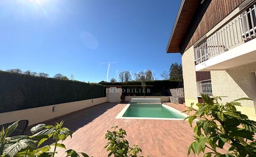 House in Peripherie, Poisy, France 1
