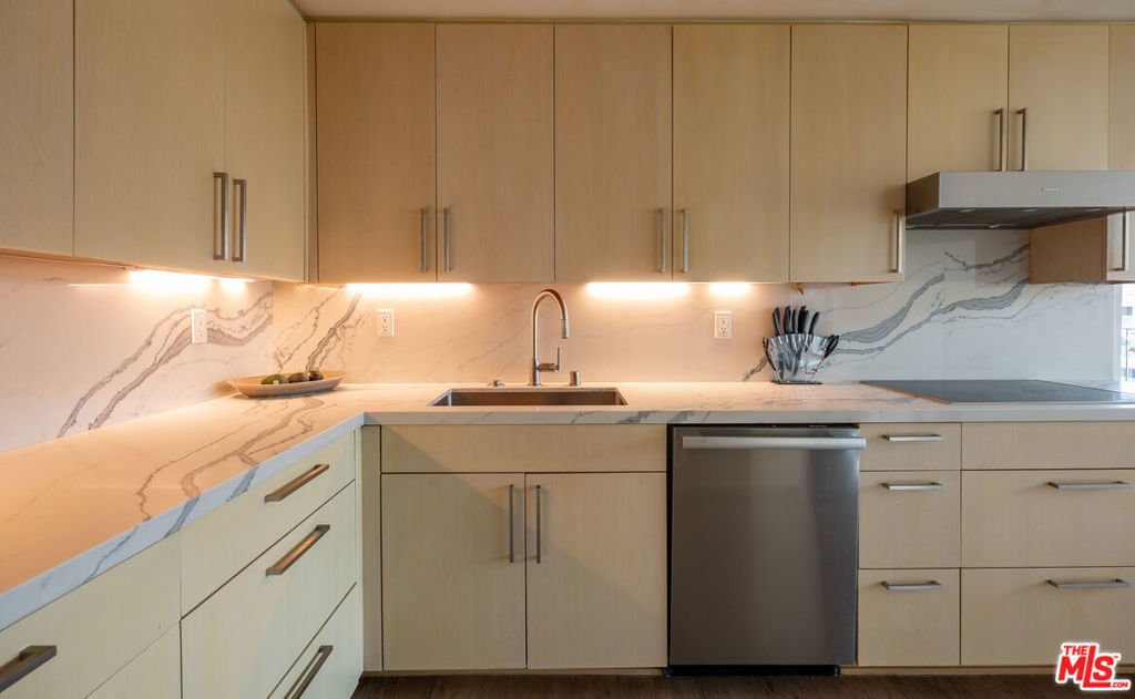 Condo in Los Angeles, California, United States 5 - 17933781