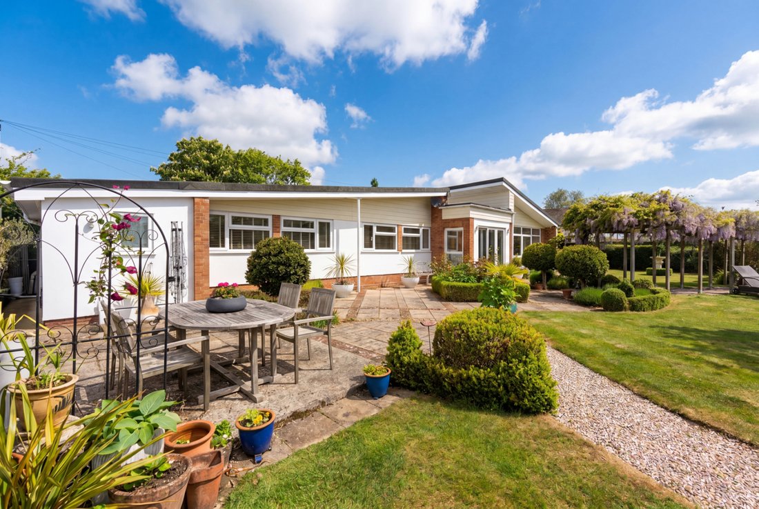 Bungalow in Henham, England 2 - 17469285