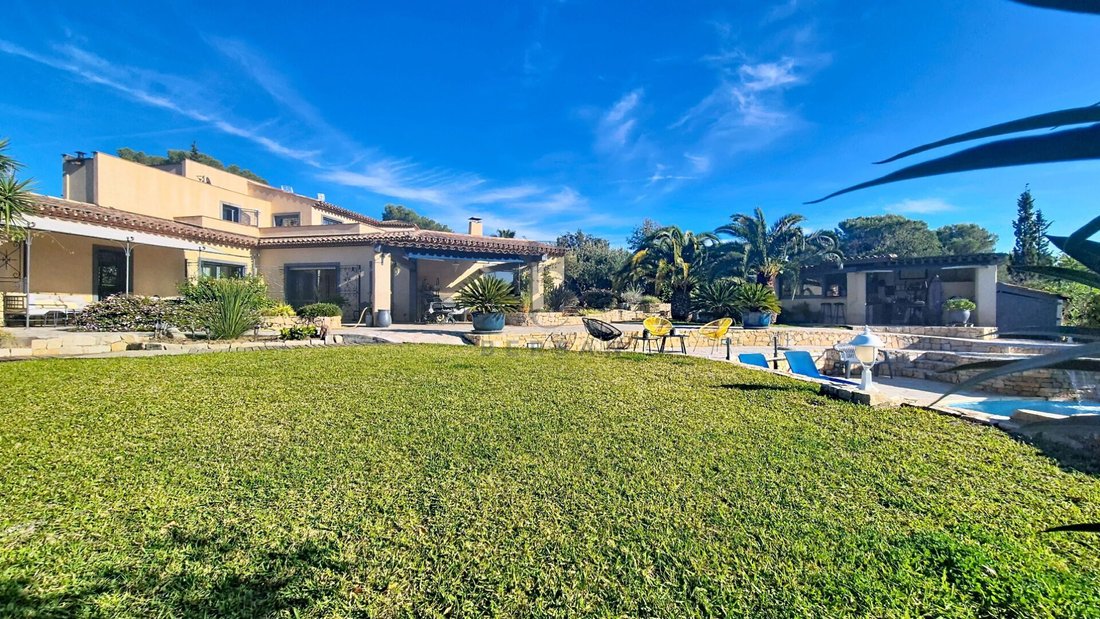 Villa in Le Dramont-Agay-Anthéor-Le Trayas, Saint-Raphaël, France 2 - 16409810