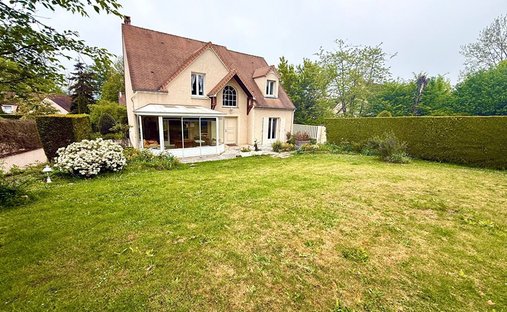 House in L'Étang-la-Ville, Ile-de-France, France 1