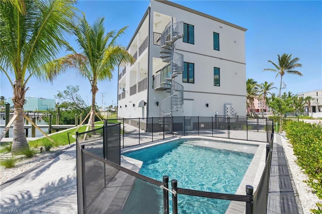 Condo in Fort Myers Beach, Florida, United States 2 - 17944482
