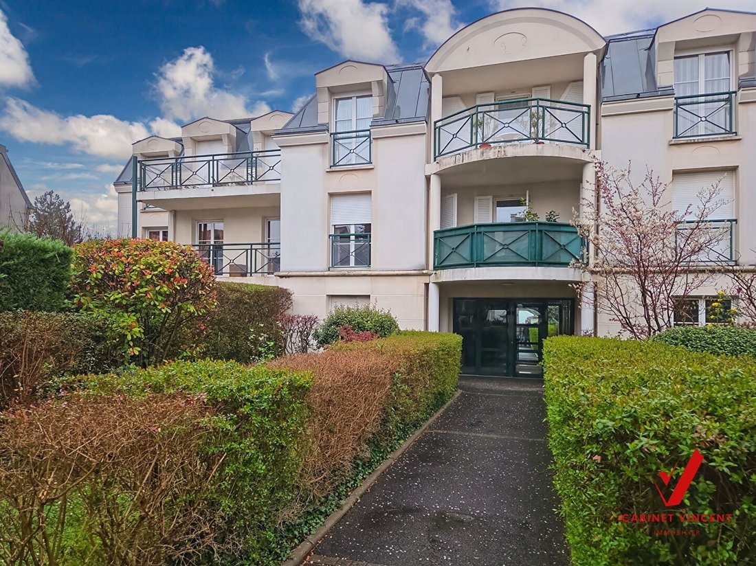 Apartment in Bois-Colombes, Ile-de-France, France 1 - 17418471