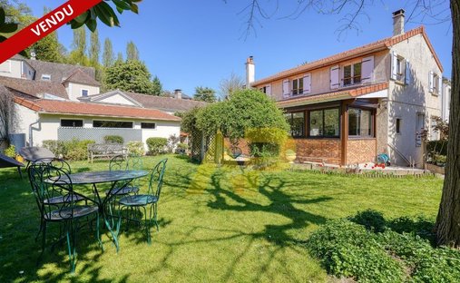 House in Anatole France, Le Plessis-Robinson, France 1