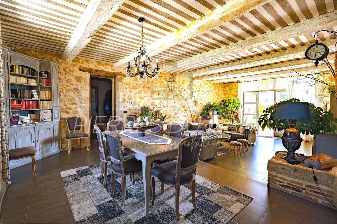Villa in Centre Ville, Roquemaure, France 4 - 17929322