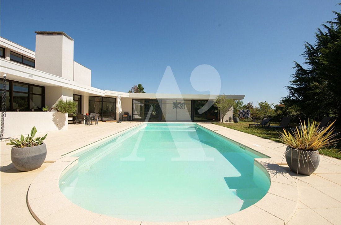 Villa in Latresne, Nouvelle-Aquitaine, France 1 - 16577818