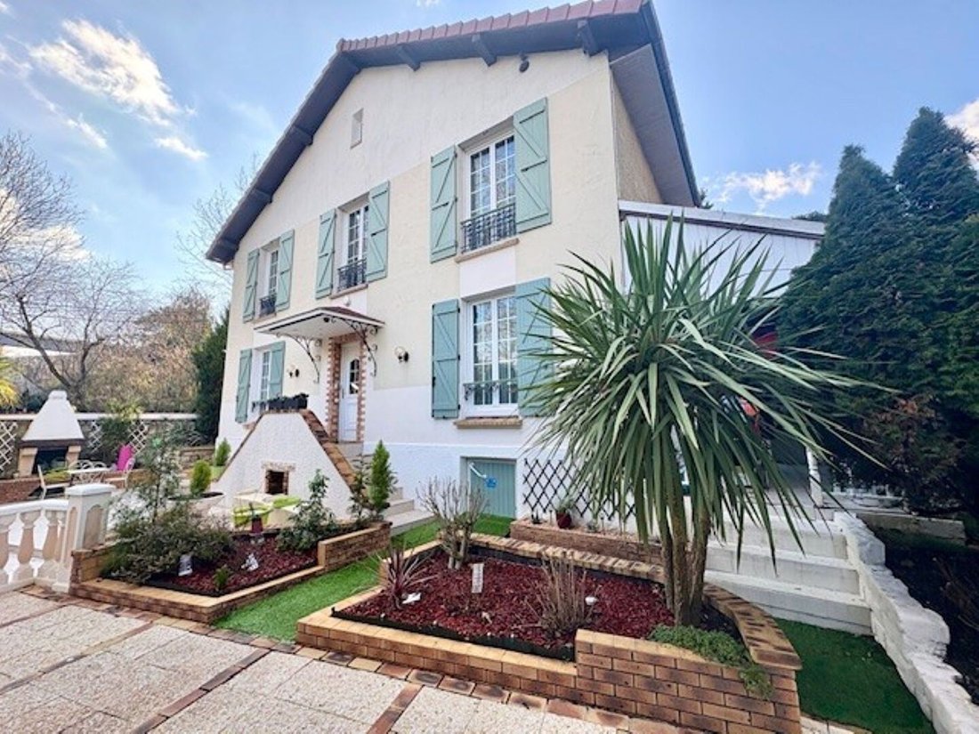 House in Marly-le-Roi, Ile-de-France, France 1 - 17243410