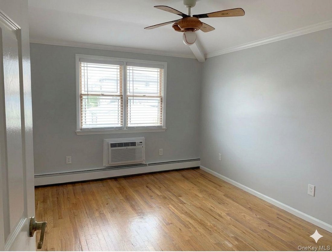 House in New York, New York, United States 4 - 17884906