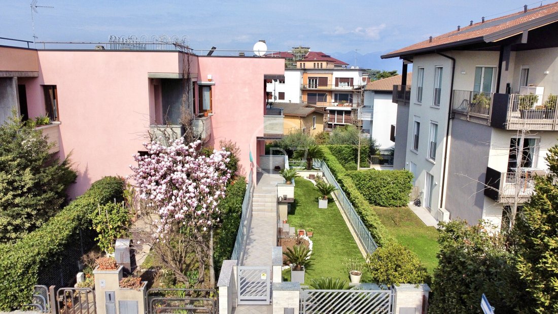 Villa in Desenzano Centro, Desenzano del Garda, Lombardy 1 - 17931286