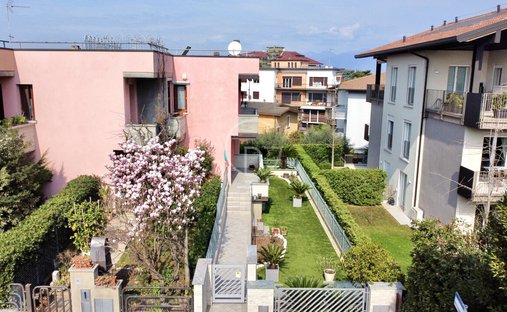 Villa in Desenzano Centro, Desenzano del Garda, Lombardy 1