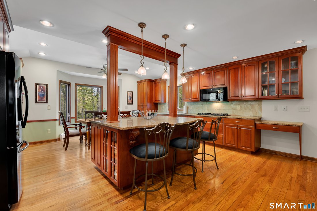 House in Monroe, Connecticut, United States 3 - 17936772