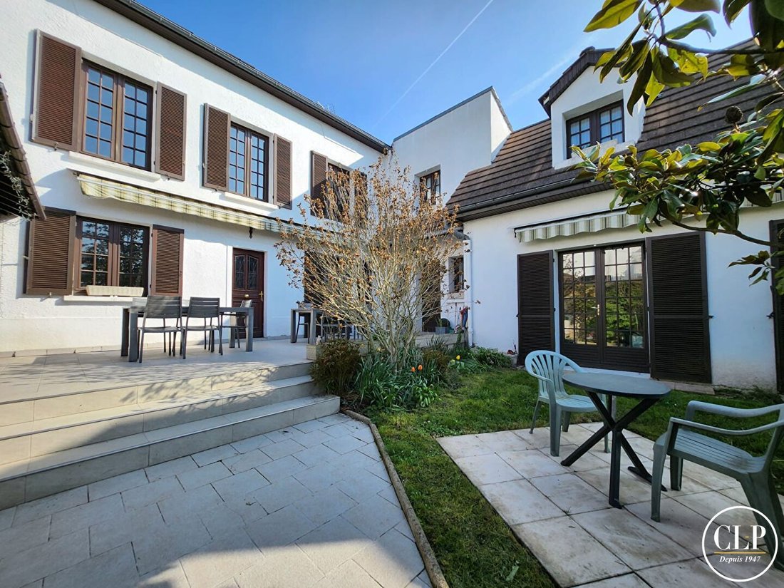 House in Arrondissement of Bobigny, Ile-de-France, France 2 - 17646291
